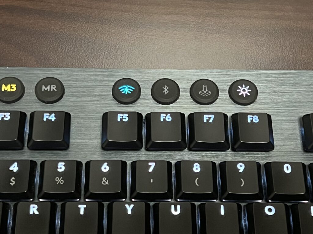 LogicoolG G913 有線接続時のランプ