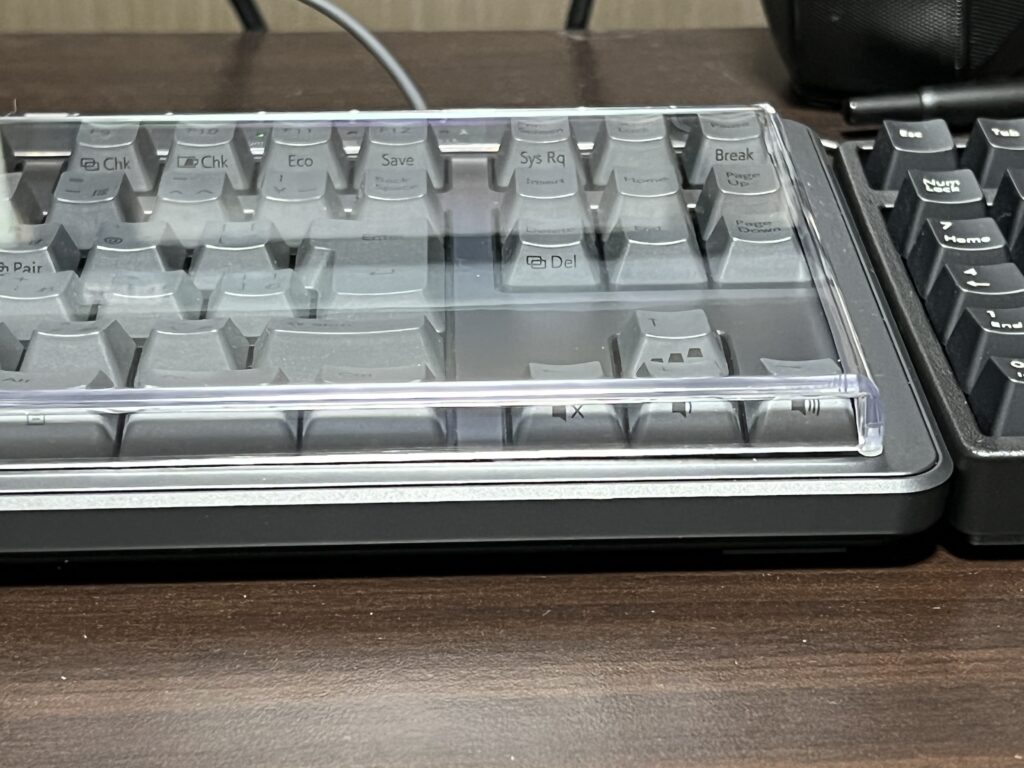 RFキーボードルーフ テンキーレス 横からの写真