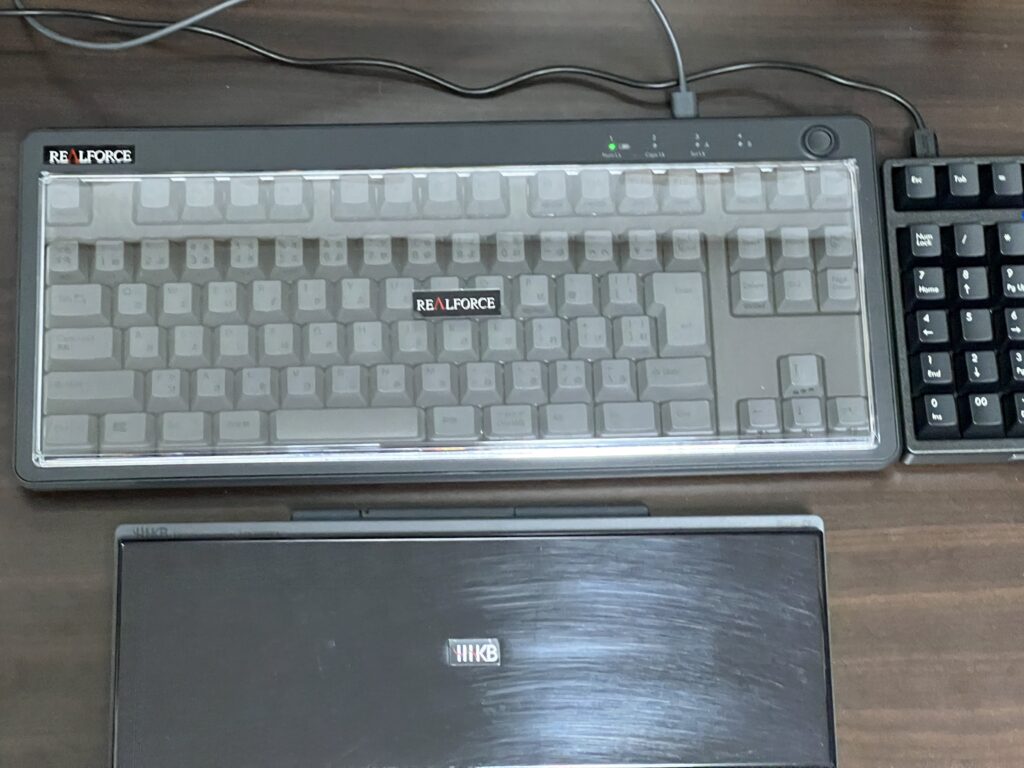 RFキーボードルーフ テンキーレスとHHKBキーボードルーフ （Professional用／スモーク） 比較